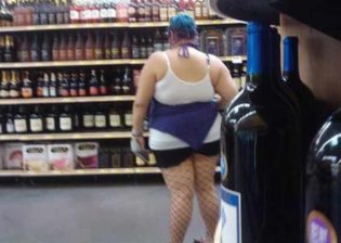 44 Funny Photos Of The Strangest Most Unusual Shoppers From Walmart