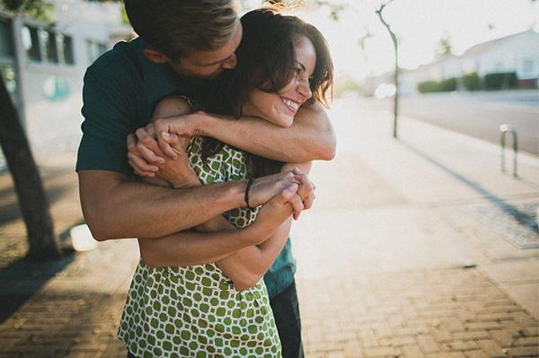 8 Different Types Of Hugs And What They Say About Your Relationship