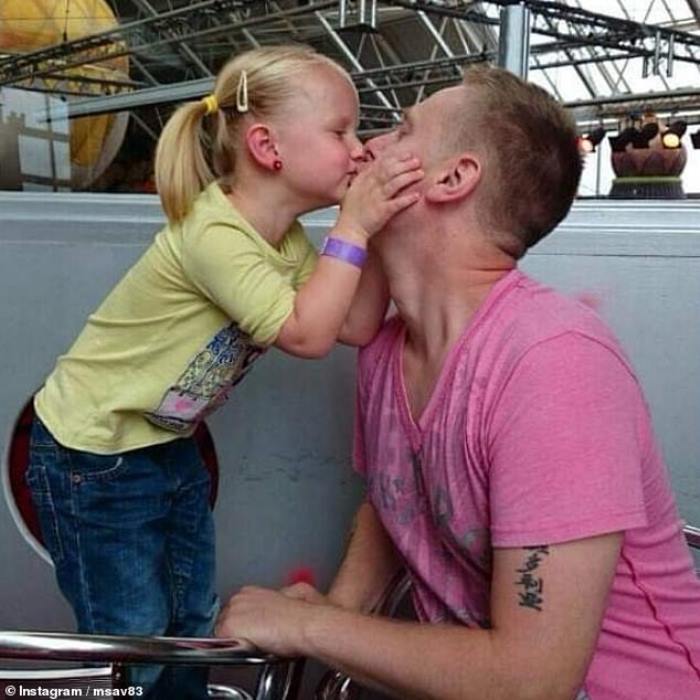 Papa baise sa fille