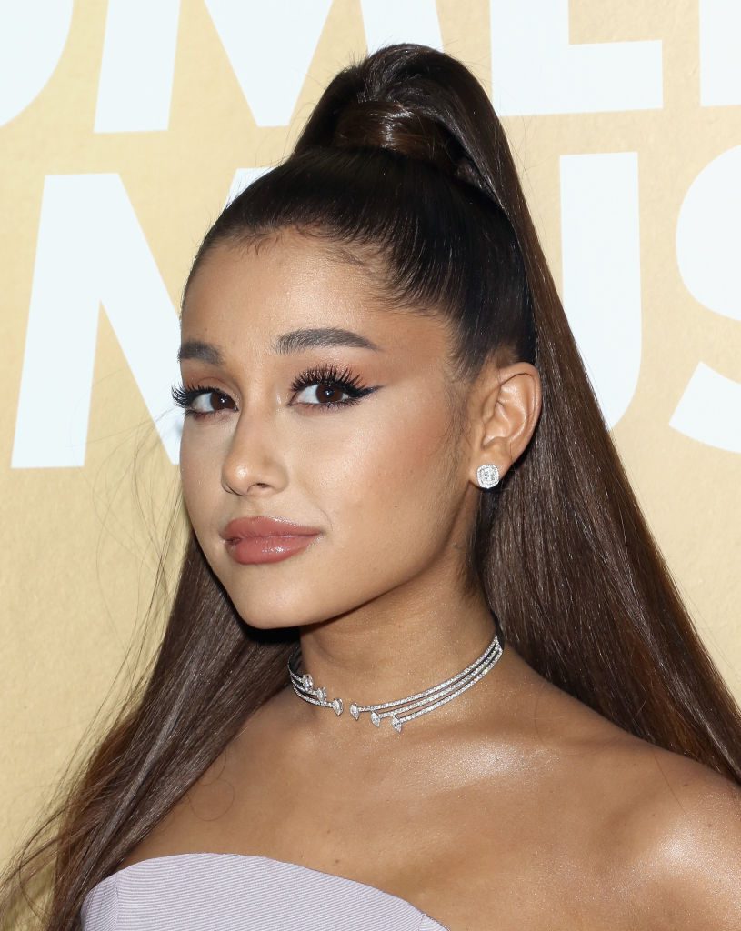 Breaking Ariana Grande Breaks Down Into Tears After Admitting She S