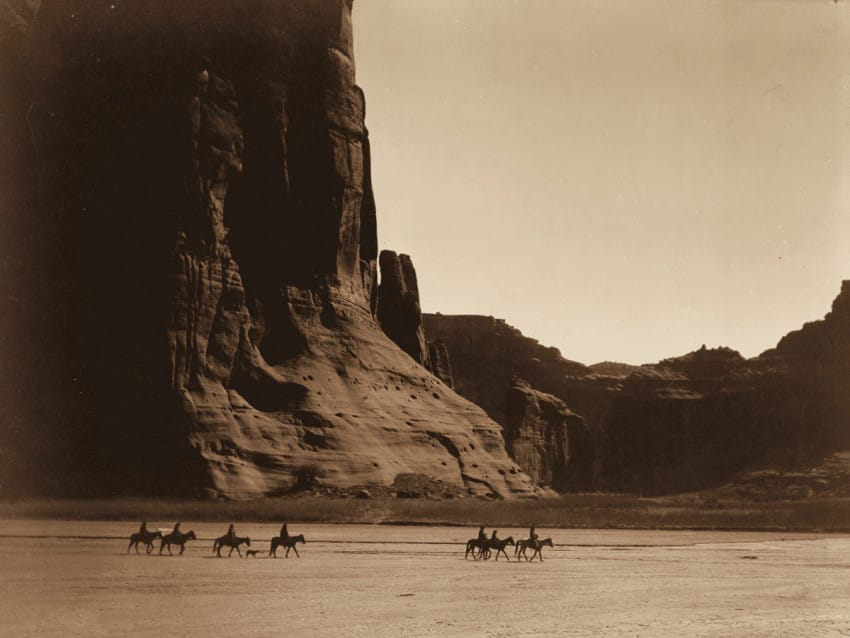 group-of-men-of-the-navajo-tribe-in-the-canyon-de-chelly-arizona-in-1904
