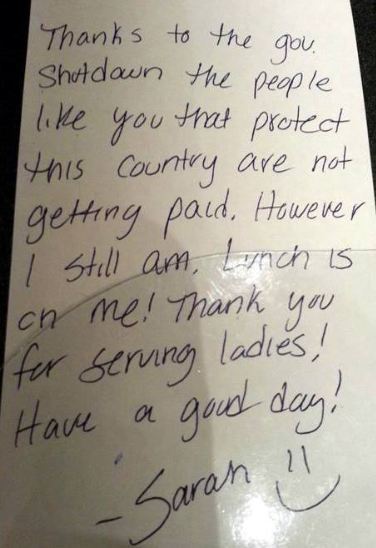 camarera-paga-soldado-ellen-2