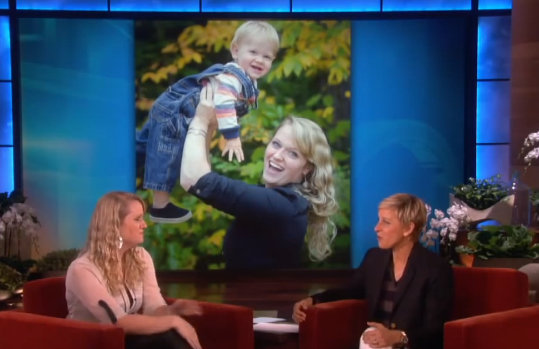 camarera-paga-soldado-ellen-3