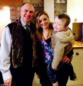 252365c400000578-2928835-reunited_ken_saunders_today_met_with_single_mother_samantha_welc-m-2_1422443138104