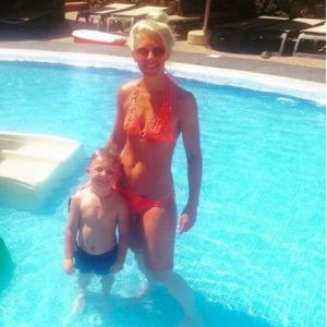 3050ce7120f74dd383d4eb5b9a750fb8-2