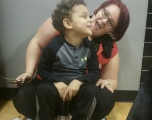 godupdates-hairdresser-sat-on-the-floor-boy-with-autism-haircut-2