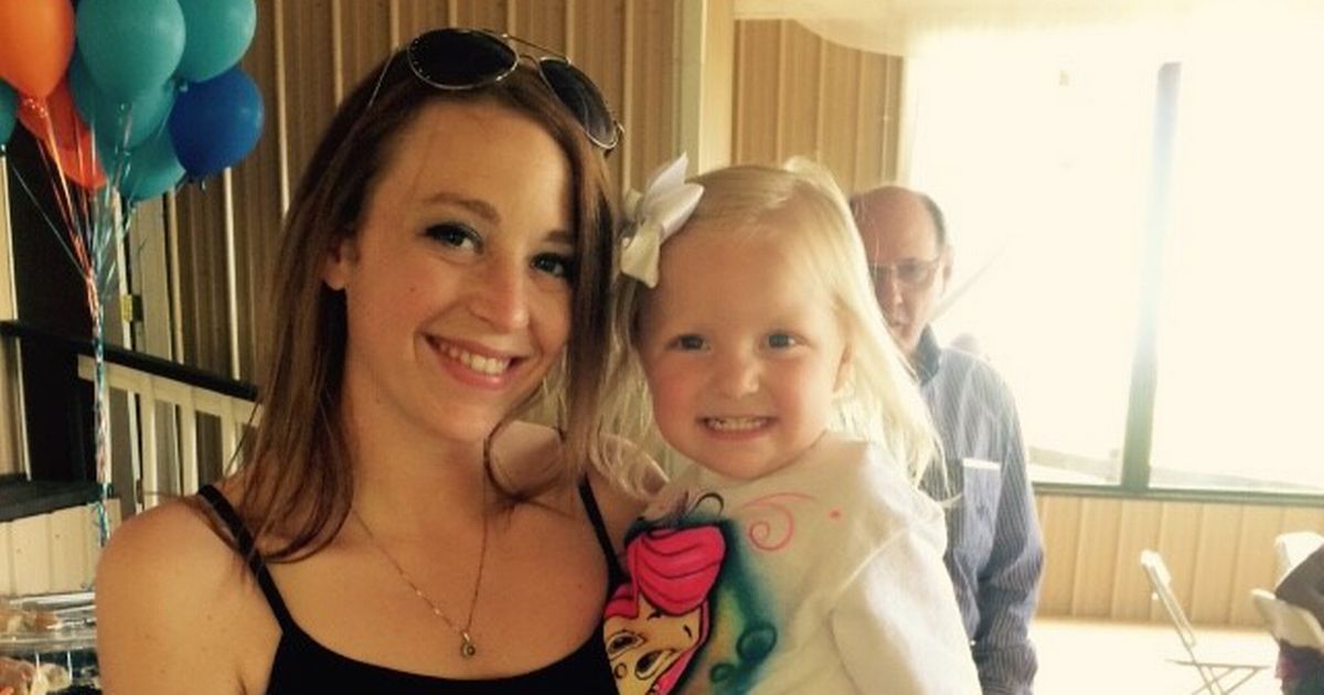 Courtney and Caroline before the accident. Image via Cater News Agency