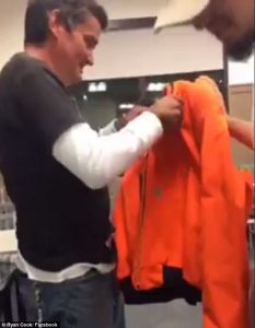 3cba0d9e00000578-4180076-so_they_decided_to_pool_their_money_and_buy_him_gift_cards_a_fir-m-8_1485959393350