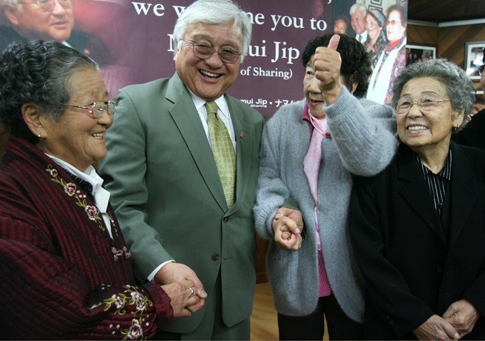 2007년 위안부 사죄 결의안 통과 후... / 이하 연합뉴스