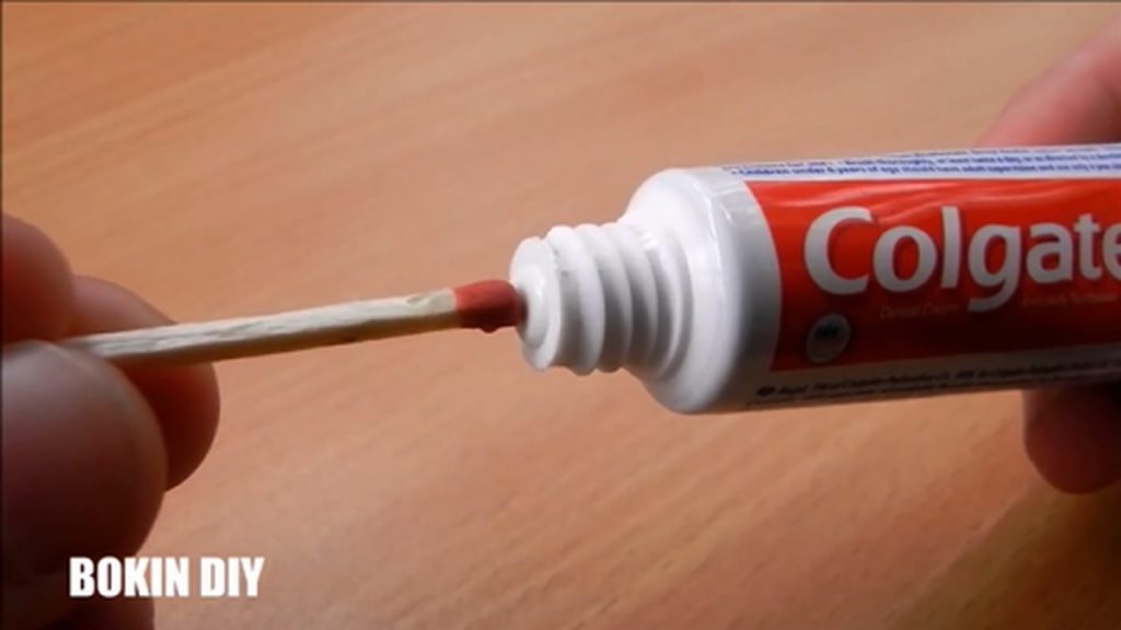 6-toothpaste-life-hacks-you-should-know-mp4_20170928_113935-952