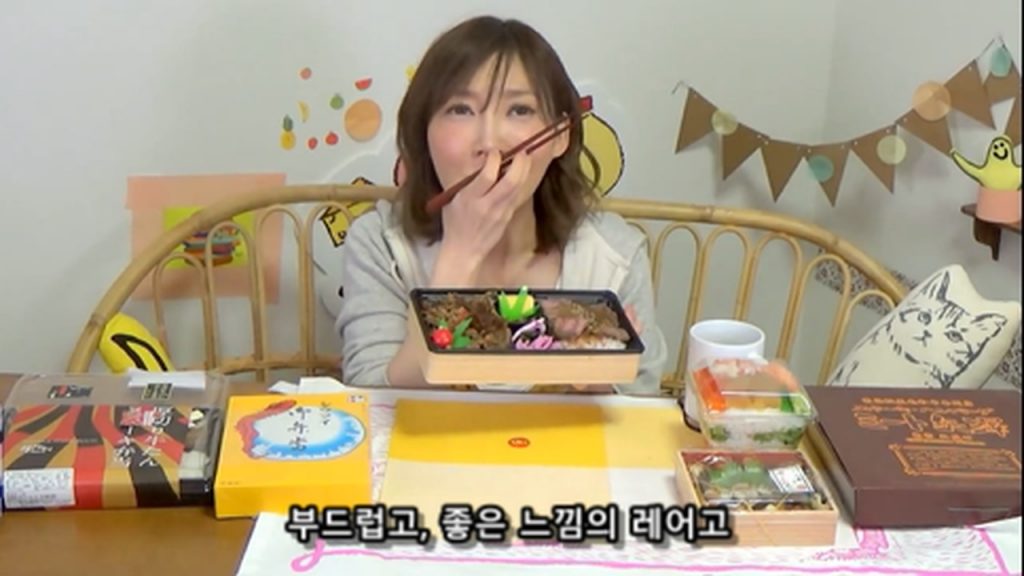%e3%80%90mukbang%e3%80%91-the-top-10-ekiben-lunch-boxes-from-tokyo-station-142-dollars-in-total-cc-available-mp4_20170928_101750-040