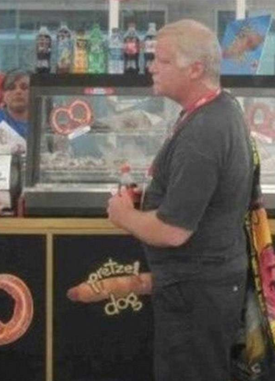 e89ea2e5b995e5bfabe785a7 2017 10 03 e4b88be58d882 26 30 - 15張「拍照前沒注意角度」的爆笑詭異照片，剛好抓到超哭夭的悲劇瞬間！笑到並軌！