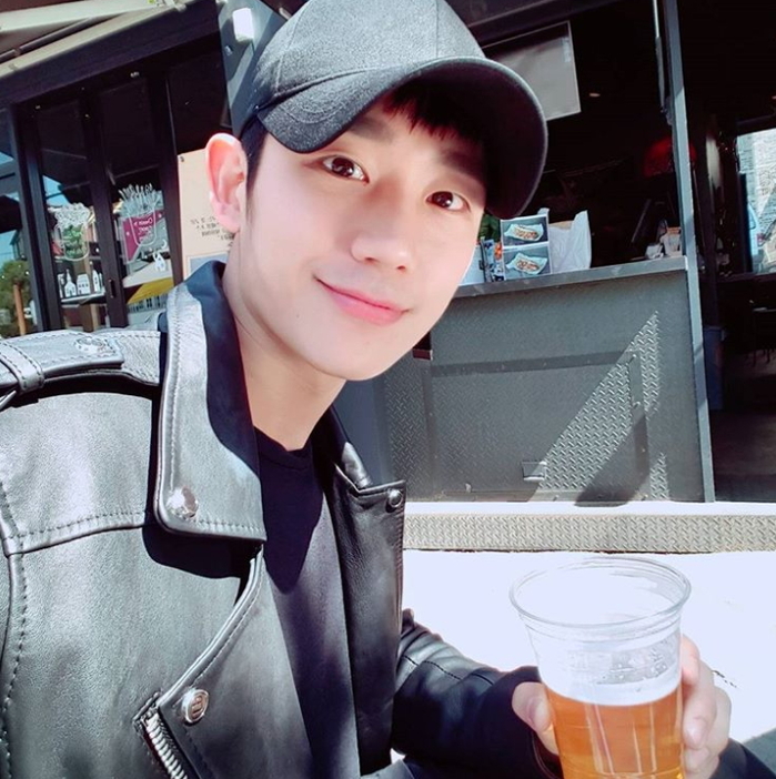 Instagram 'holyhaein'