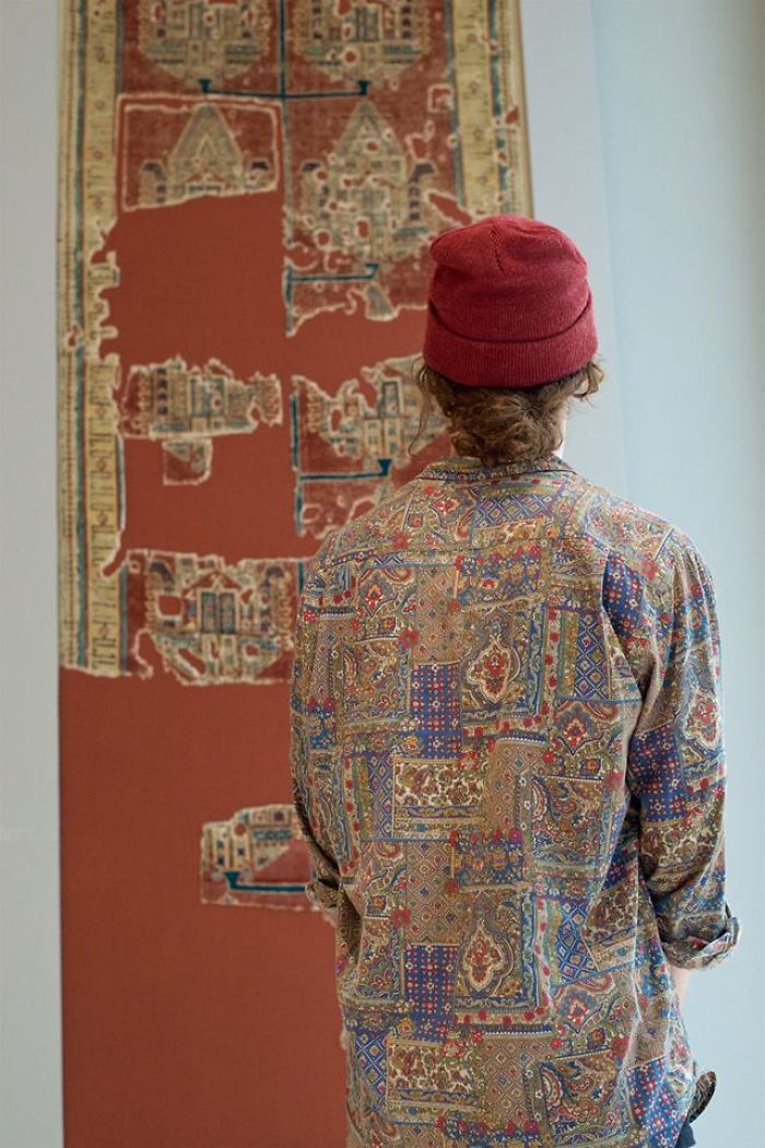 photographer-goes-through-the-museums-to-capture-the-similarities-between-the-paintings-and-the-visitors-and-the-result-will-impress-you-59e6fab339b16__700