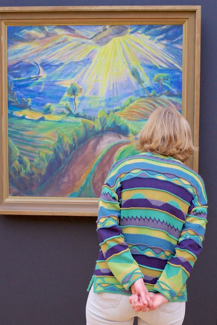 photographer-goes-through-the-museums-to-capture-the-similarities-between-the-paintings-and-the-visitors-and-the-result-will-impress-you-59e6fadf0479f__700