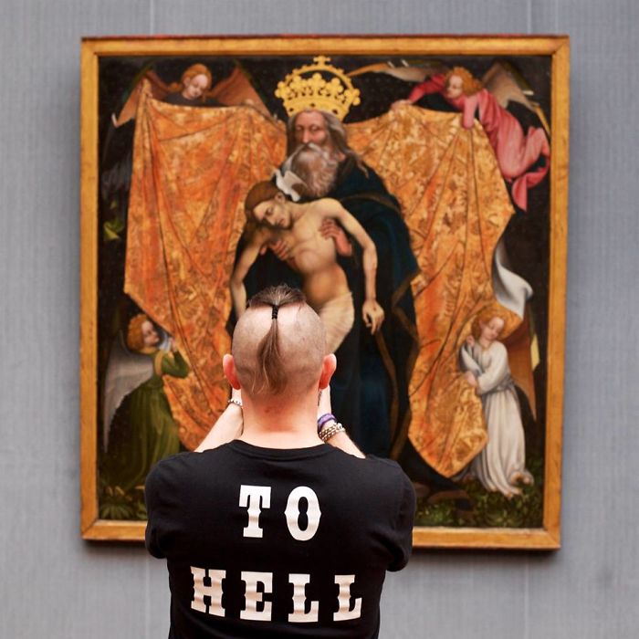 photographer-goes-through-the-museums-to-capture-the-similarities-between-the-paintings-and-the-visitors-and-the-result-will-impress-you-59e6fb04e4f88__700