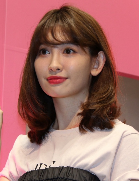 女性からも支持される小嶋陽菜 整形のウワサは本当なのか Hachibachi