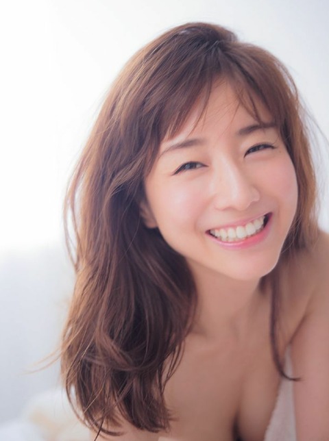 田中 みな実がセクシー路線転向ってホント 話題の 肘ブラ 写真から見える彼女のこれから Hachibachi 田中 みな実がセクシー路線転向ってホント 話題の 肘ブラ 写真から見える彼女のこれから Hachibachi