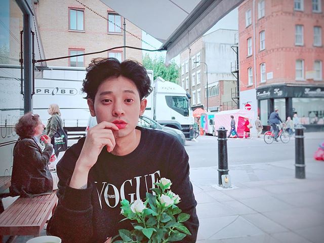 Instargram 'sun4finger'