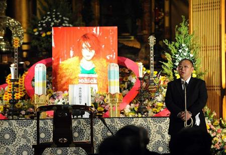 今なお人気の高いxjapan Hideの死は自殺じゃない 死因は Hachibachi