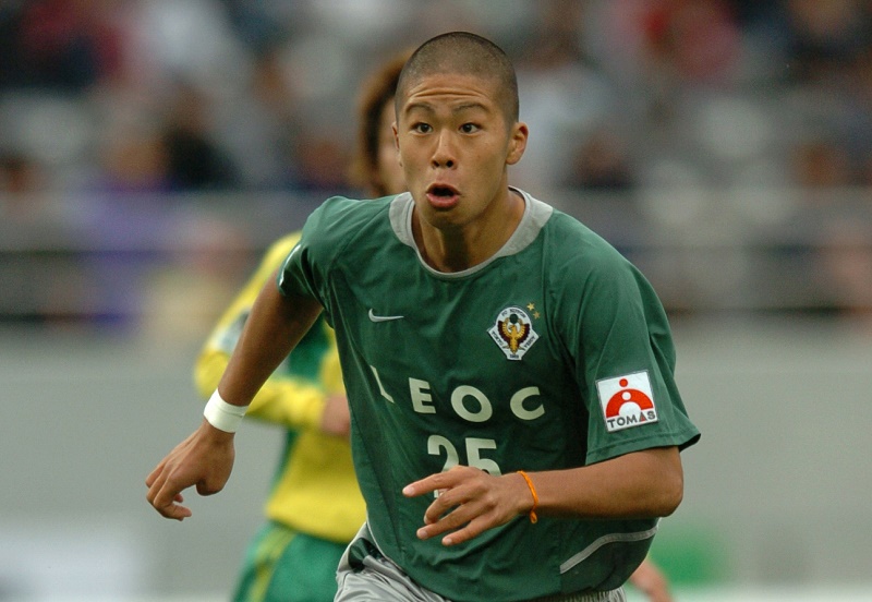 TOKYO, JAPAN - MAY 05: (EDITORIAL USE ONLY) Takayuki Morimoto of Tokyo Verdy 1969 in action during the J.League Division 1 first stage match between Tokyo Verdy 1969 and JEF United Ichihara at Ajinomoto Stadium on May 5, 2004 in Tokyo, Japan. (Photo by Etsuo Hara/Getty Images)