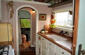 55002d7d0b0cc-shingled-bus-house-6-de