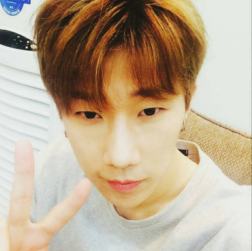 Instagram 'kisstheradio'