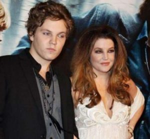 elvis-presley-4-760x705