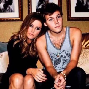 elvis-presley-9-760x760