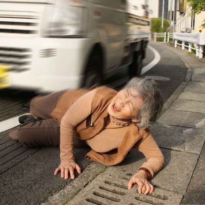 funny-self-portraits-kimiko-nishimoto-89-year-old-11-5a0a9dec4bb5e__700