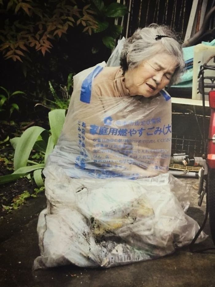funny-self-portraits-kimiko-nishimoto-89-year-old-14-5a0a9df1dce87__700