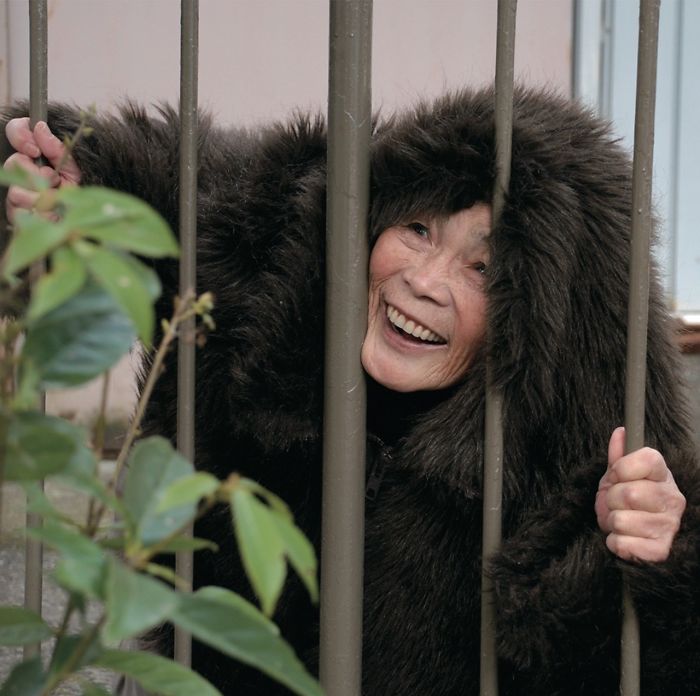 funny-self-portraits-kimiko-nishimoto-89-year-old-16-5a0a9df694c1e__700
