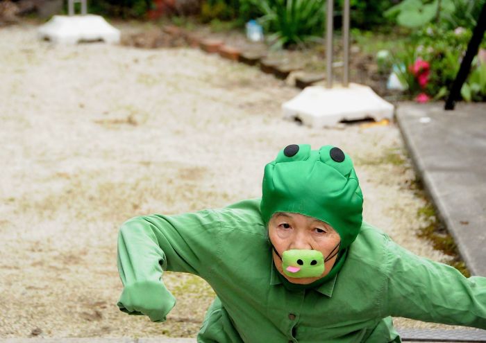 funny-self-portraits-kimiko-nishimoto-89-year-old-9-5a0a9e1020b36__700
