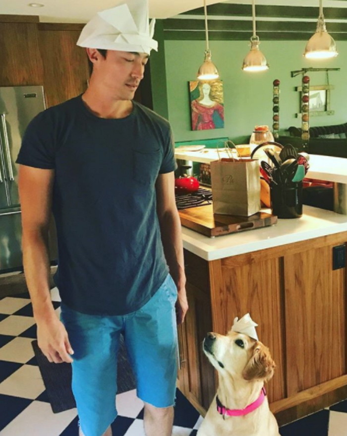 반려견 망고와 즐거운 시간을 보내고 있는 다니엘 헤니 / Instagram 'danielhenneyofficial'