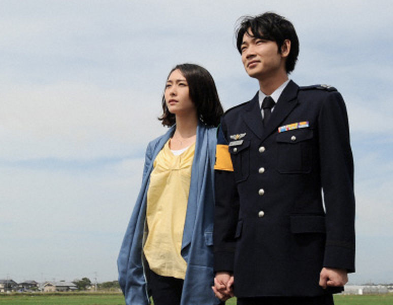 Image result for 綾野剛　新垣結衣