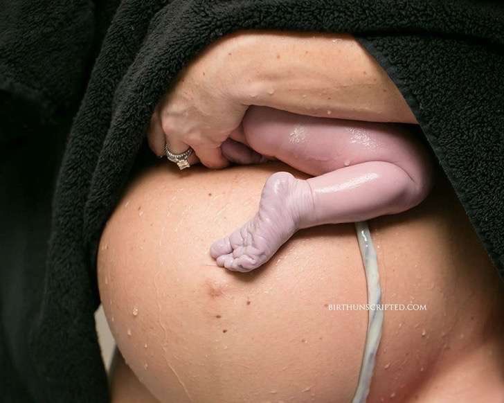 professional-birth-photography-competition-winners-labor-2017-9-58b02ba268f25__880-2