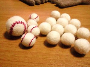 柔らかいから安心 フェルトの野球ボールの作り方 Hachibachi