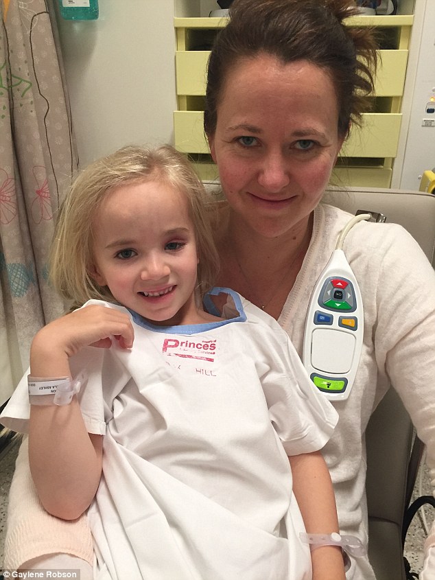 Ligação mãe filha: Ms Robson disse que o ano a deixou totalmente esgotada - tanto mentalmente e fisicamente