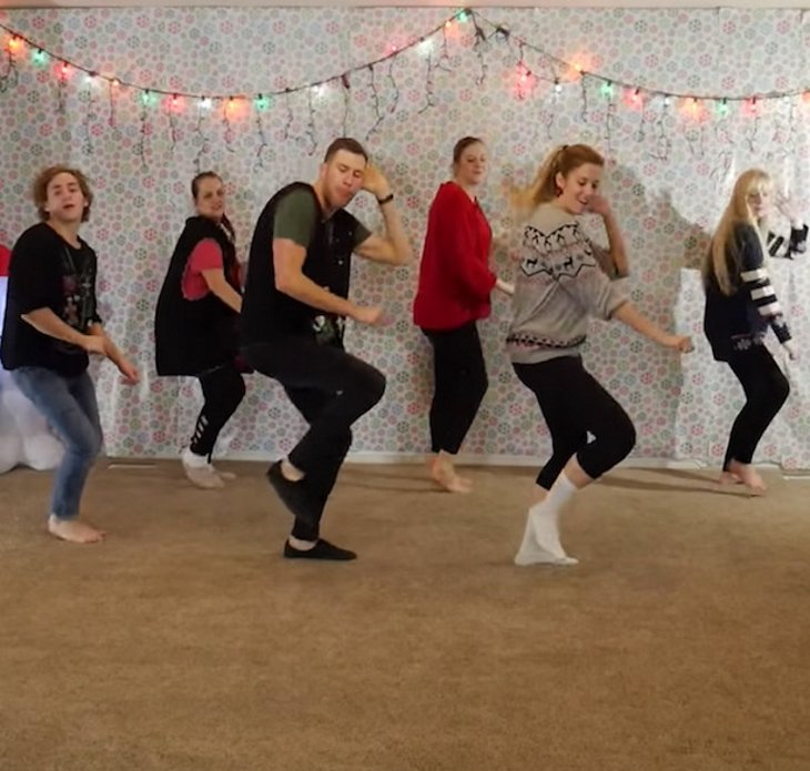 danceboogietwo - O Natal Anual de Dança de Natal de 8 Irmãos Está Fora E Desta vez É Iluminando A Internet