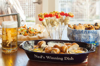 作り置きできるものなどうまく組み合わせて、当日はおしゃべりも楽しみましょう！らくちんなのに華やかで、使えるパーティーレシピ、集めてみました♪