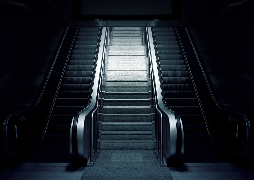 escalator-769790_960_720
