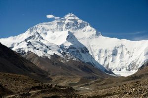 everest_north_face_toward_base_camp_tibet_luca_galuzzi_2006-compressor