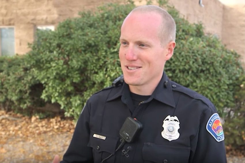 homeless-woman-approaches-cop-adopt-unborn-child-6