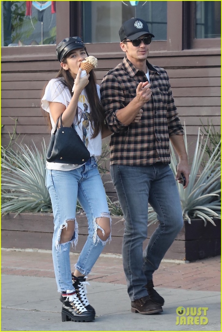 james-franco-girlfriend-isabel-pakzad-share-a-kiss-ice-cream-01