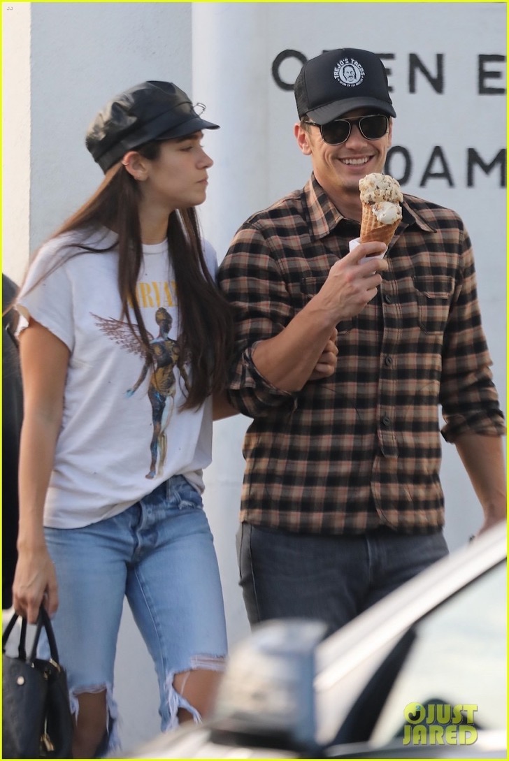james-franco-girlfriend-isabel-pakzad-share-a-kiss-ice-cream-05