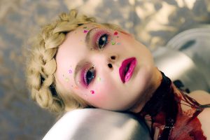 neondamon-ellefanning