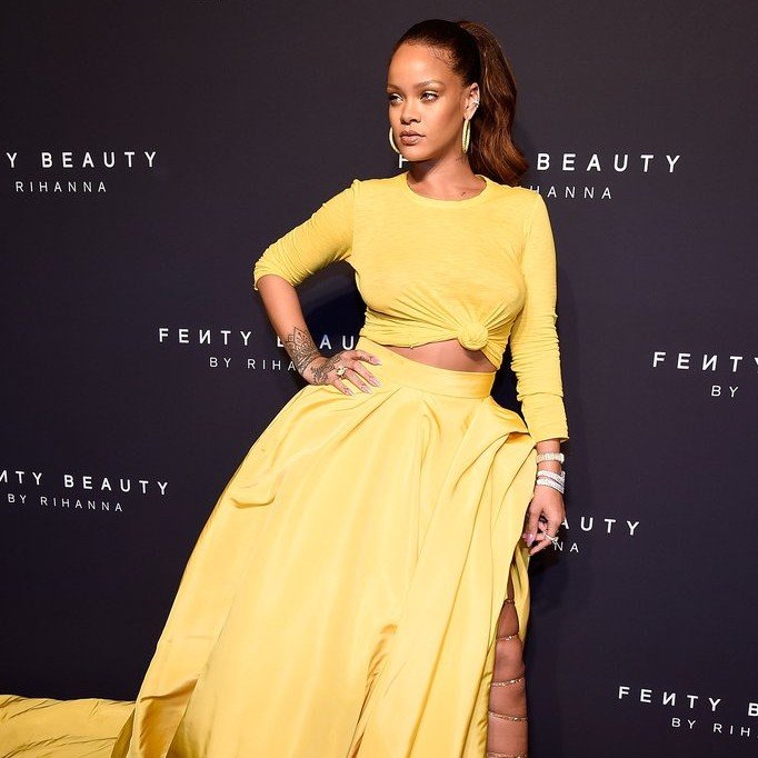 rihanna-yellow-oscar-de-la-renta-dress-fenty-beauty