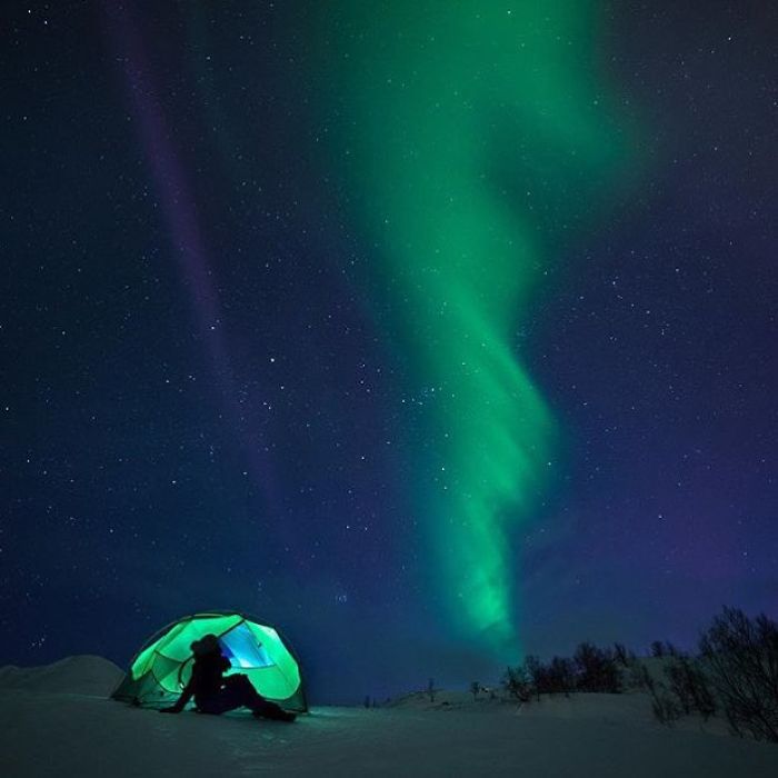 this-woman-has-fun-on-instagram-with-photos-of-people-pretending-to-sleep-in-the-middle-of-nowhere-5a1e7292c7038__700