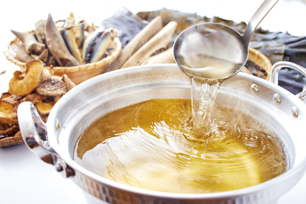 Image result for 鰹節と昆布のだし汁