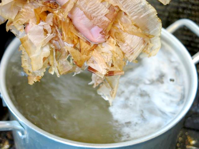 Image result for 鰹節を煮込む
